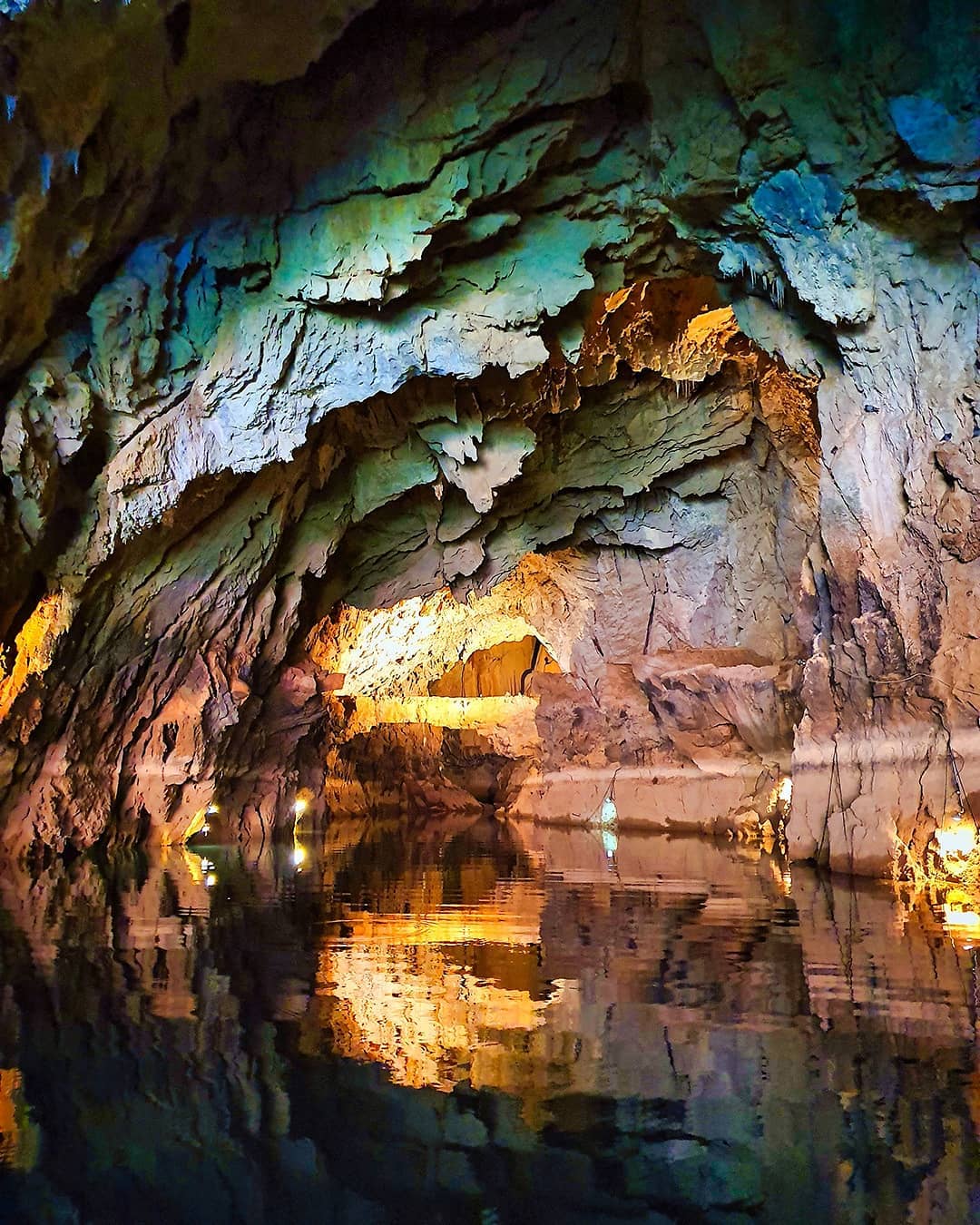 Пещера Алтынбешик