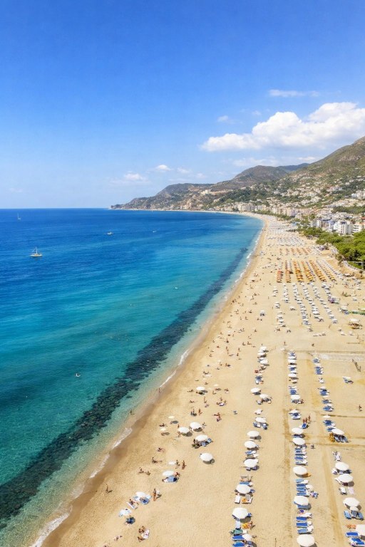 пляж Клеопатры в Алании