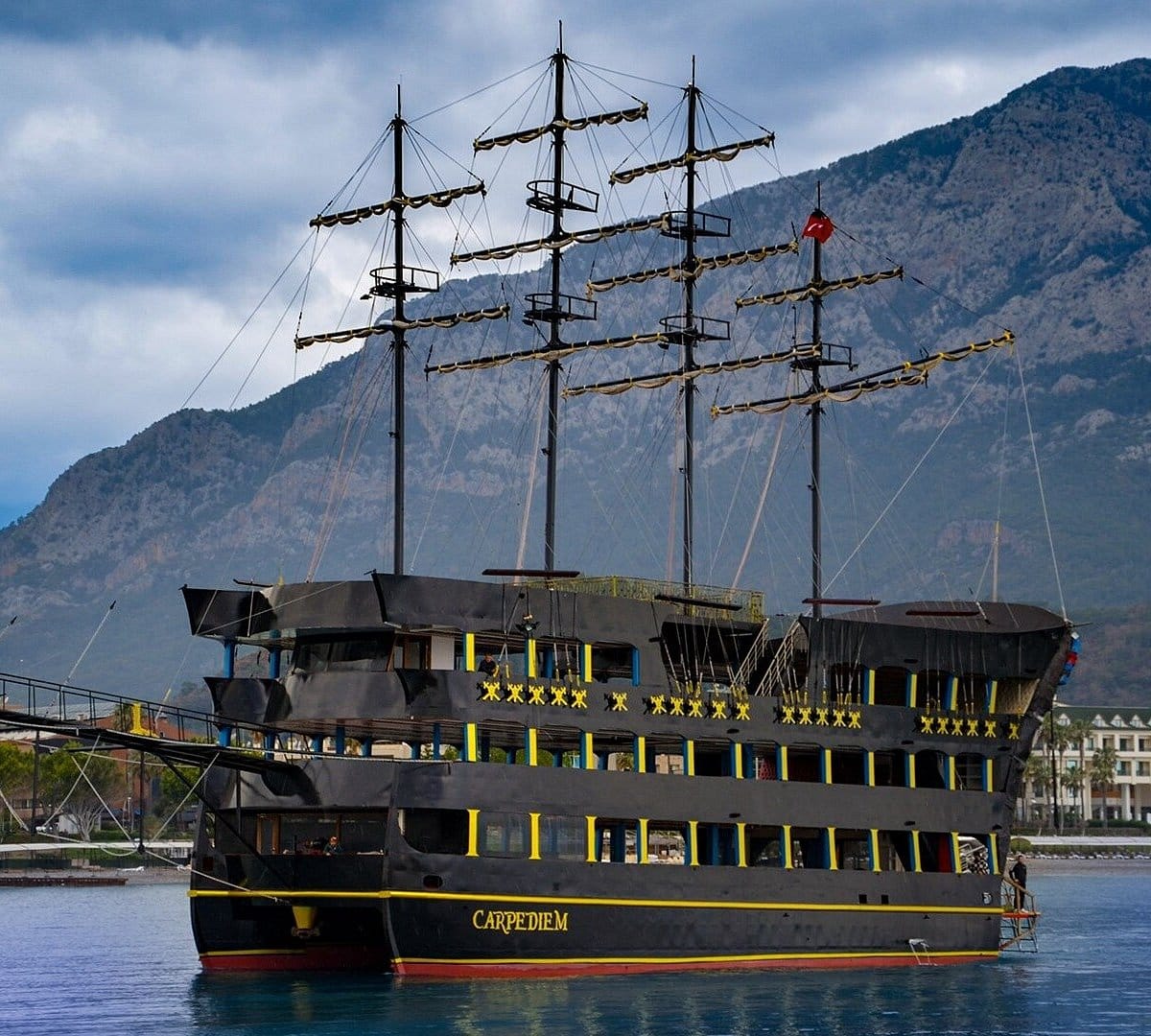 Прогулка на Пиратском Корабле в Анталии