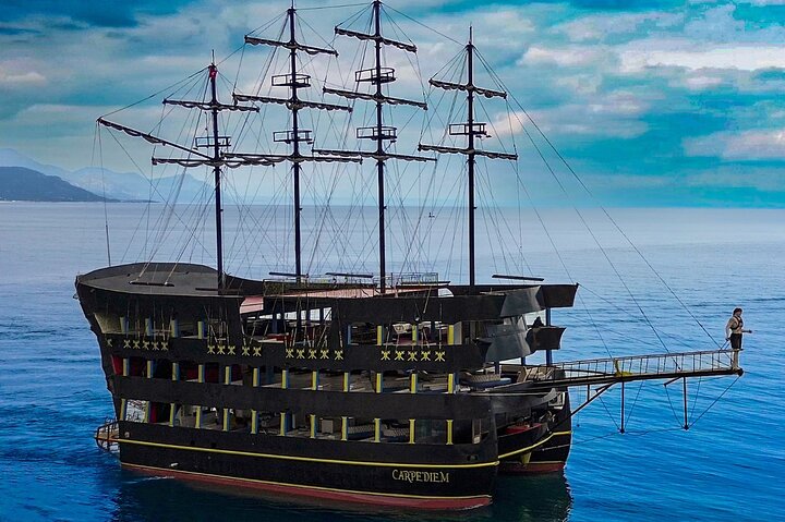 Прогулка на Пиратском Корабле в Анталии