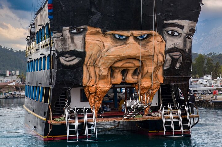 Прогулка на Пиратском Корабле в Анталии