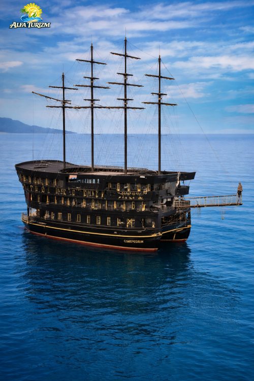Прогулка на Пиратском Корабле в Анталии