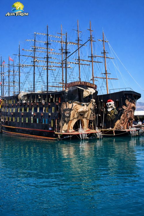 Прогулка на Пиратском Корабле в Анталии